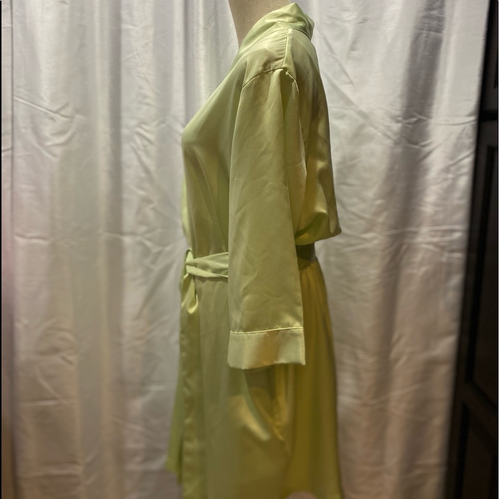Cabernet Spring Green Robe - Picture 4 of 6